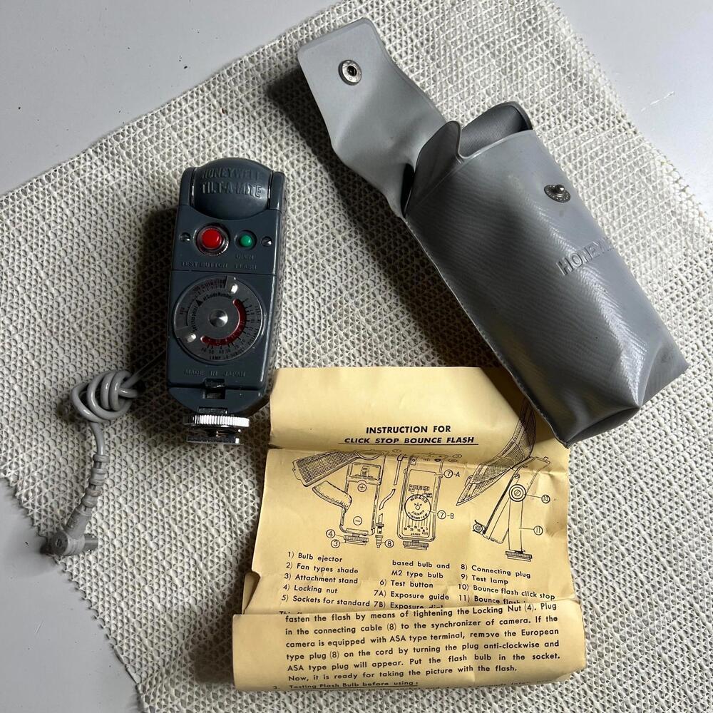 Vintage Honeywell‎ Tilt-A-Mite Camera Flash Unit Collapsible Fan Style w/case